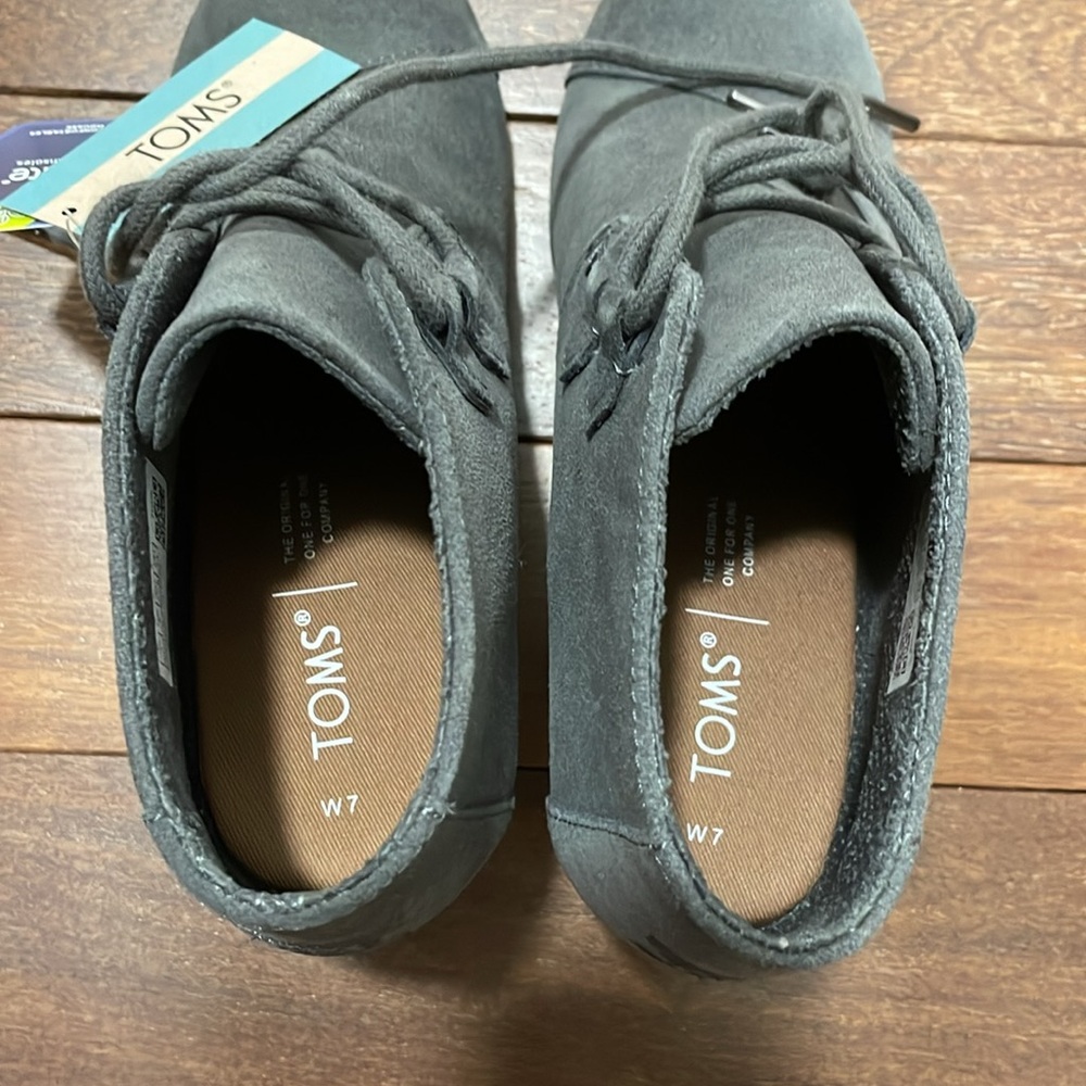 Tom’s grey suede lace up wedge booties size 7 nwt - Picture 5 of 6